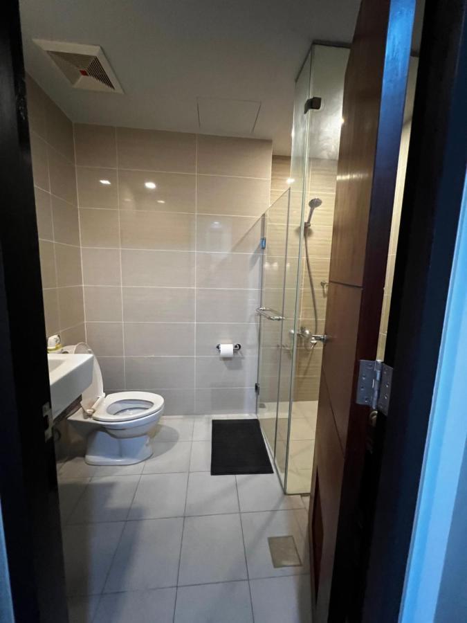 1 Bedroom Uptown Bgc Across Uptown Mall Manila Ngoại thất bức ảnh