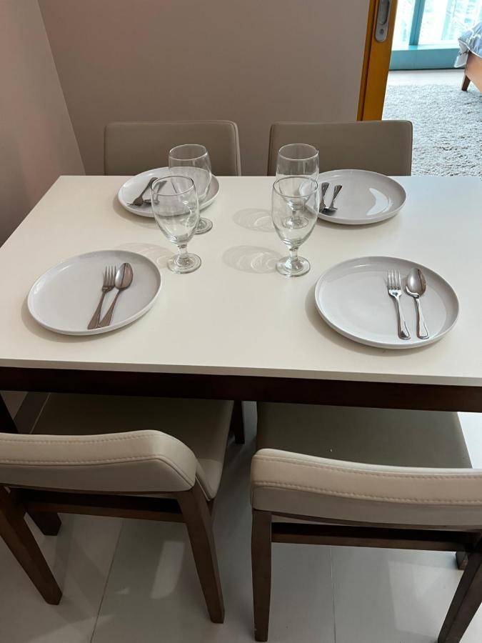 1 Bedroom Uptown Bgc Across Uptown Mall Manila Ngoại thất bức ảnh